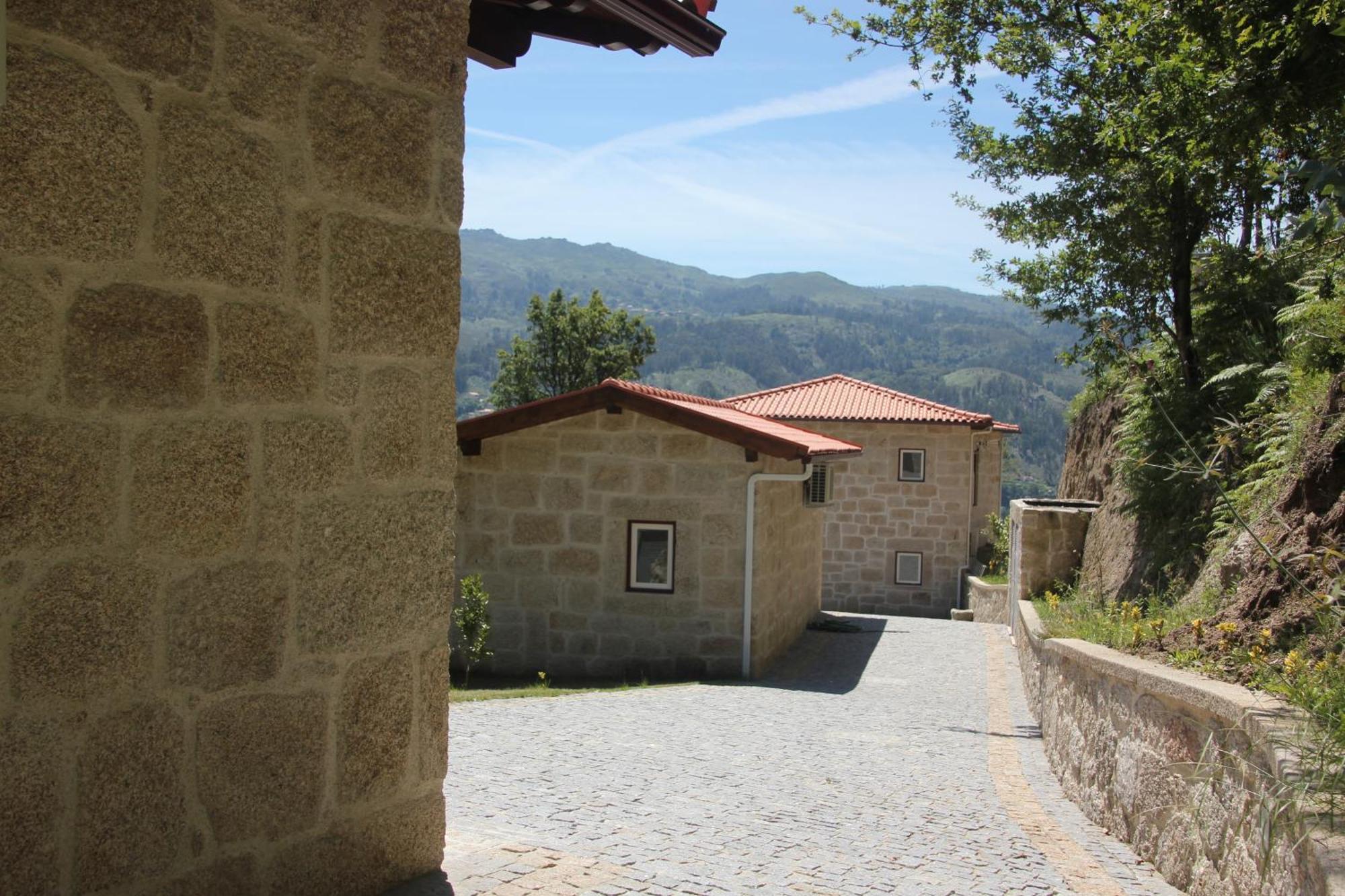 Gasthaus Encostas Da Torre Terras de Bouro Exterior foto